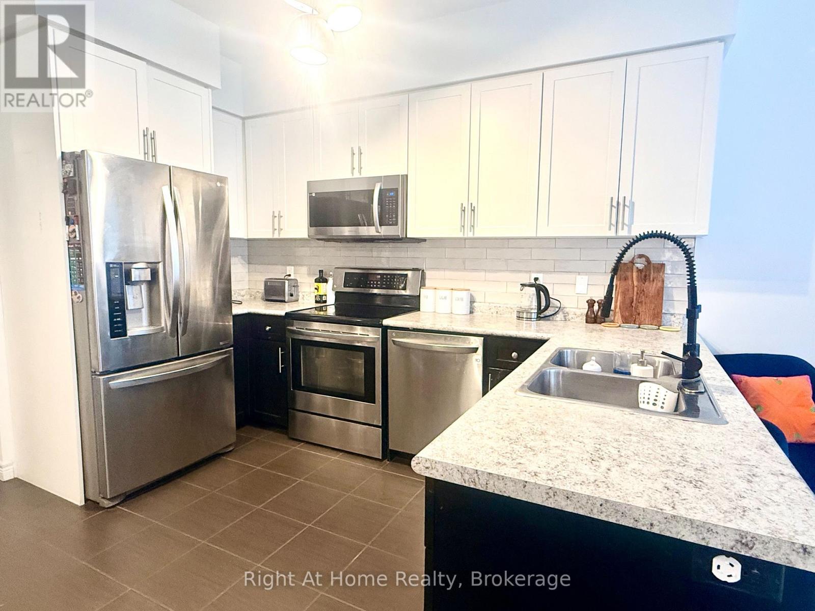 23 Mussen Street, Guelph, Ontario  K6H 5R6 - Photo 11 - X12572648