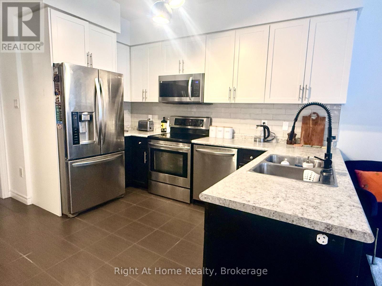 23 Mussen Street, Guelph, Ontario  K6H 5R6 - Photo 13 - X12572648