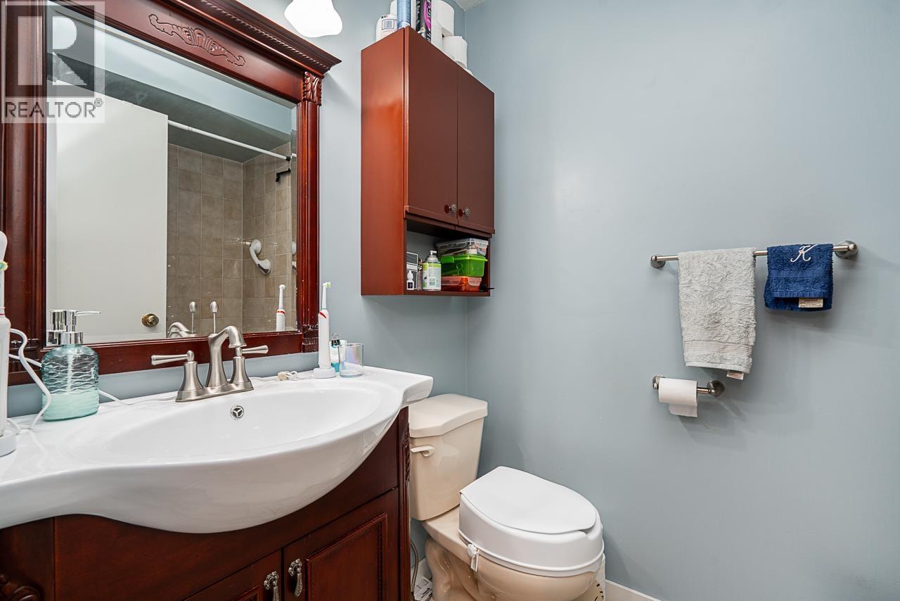 527 E Columbia Street, New Westminster, British Columbia  V3L 3X8 - Photo 12 - R3069600