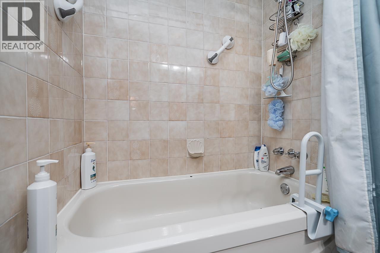 527 E Columbia Street, New Westminster, British Columbia  V3L 3X8 - Photo 13 - R3069600