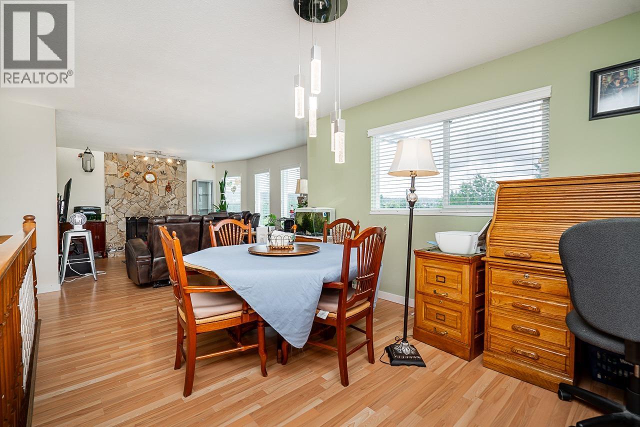 527 E Columbia Street, New Westminster, British Columbia  V3L 3X8 - Photo 6 - R3069600