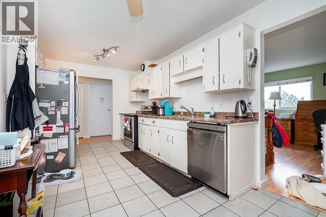 527 E Columbia Street, New Westminster, British Columbia  V3L 3X8 - Photo 9 - R3069600