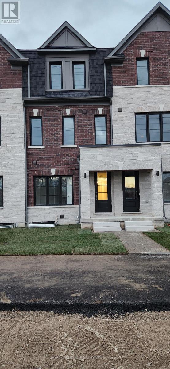 5909 Saigon Street E, Mississauga, Ontario  L5V 0E9 - Photo 2 - W12554570