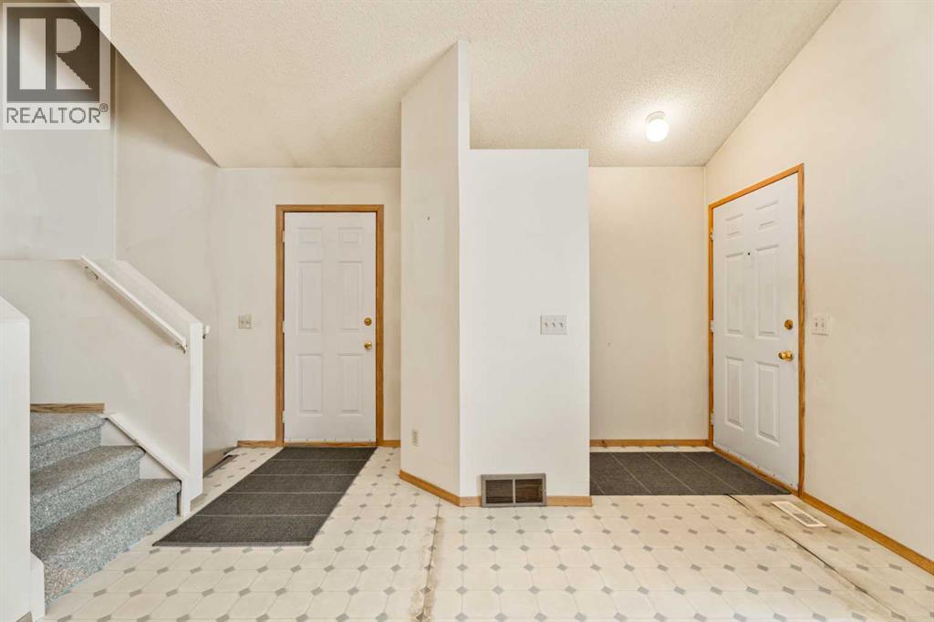 24 Martindale Boulevard Ne, Calgary, Alberta  T3J 3H3 - Photo 5 - A2271252