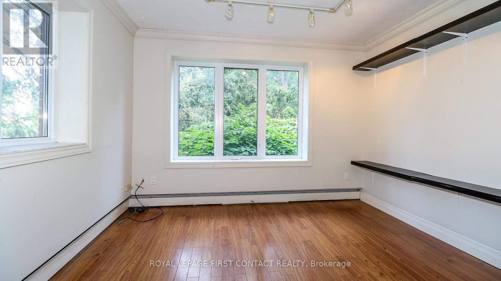 953 Ridge Road W, Oro-Medonte, Ontario  L0L 2E0 - Photo 8 - S12572616