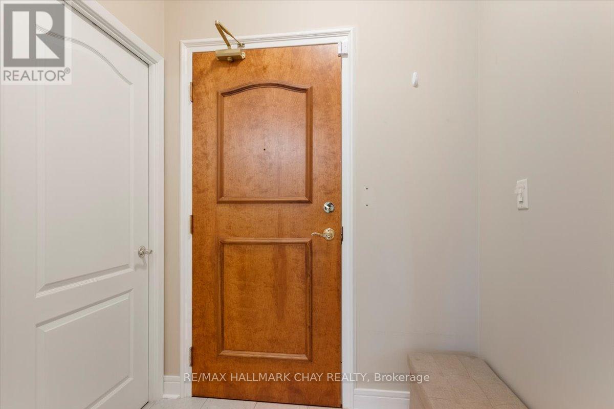 302 - 2 Toronto Street, Barrie, Ontario  L4N 9R2 - Photo 3 - S12572660