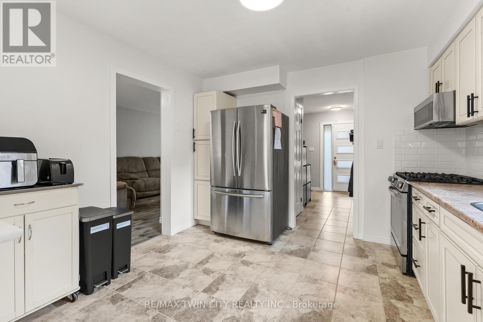 36 Angela Crescent, Cambridge, Ontario  N1S 4B6 - Photo 8 - X12569146