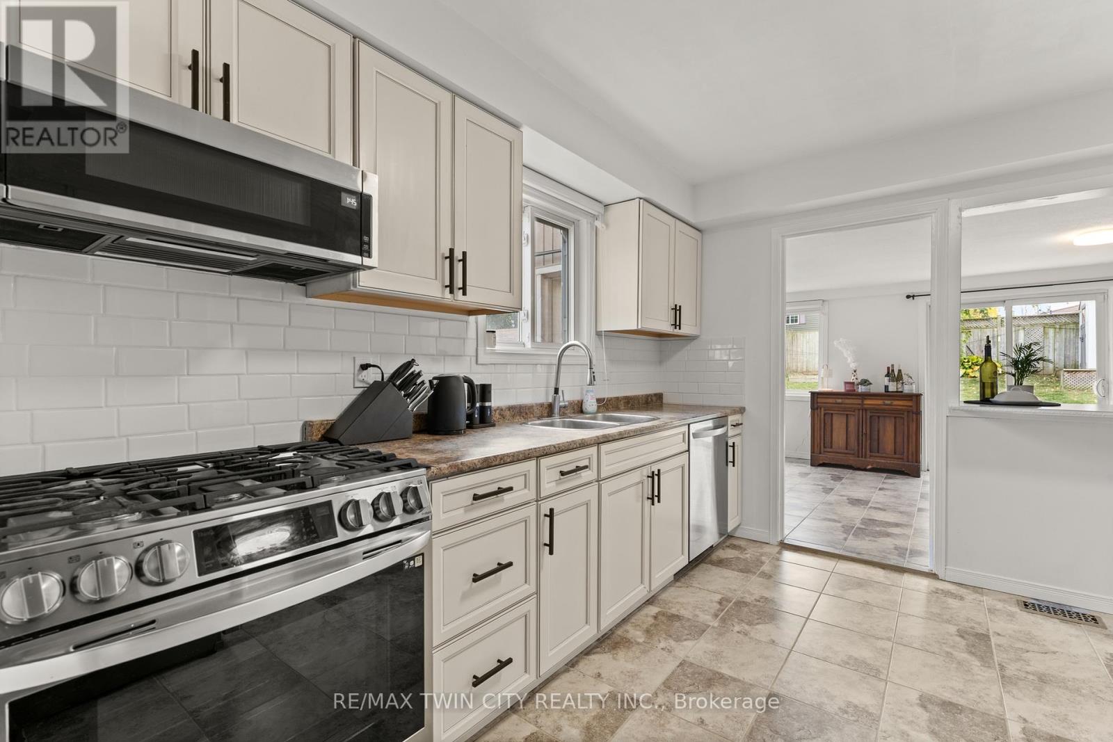 36 Angela Crescent, Cambridge, Ontario  N1S 4B6 - Photo 6 - X12569146