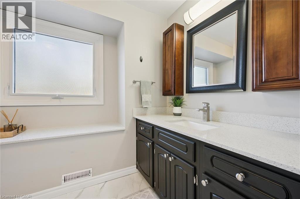 424 Clairbrook Crescent, Waterloo, Ontario  N2L 5V7 - Photo 23 - 40789696