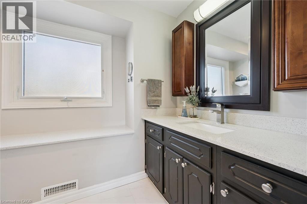 424 Clairbrook Crescent, Waterloo, Ontario  N2L 5V7 - Photo 26 - 40789696