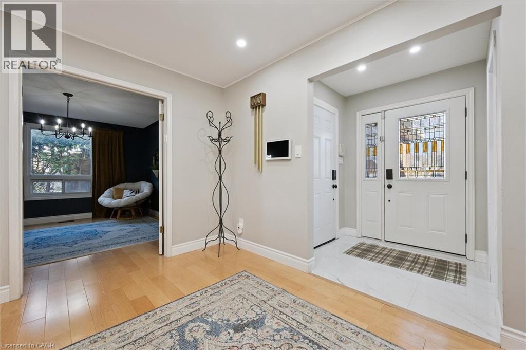 424 Clairbrook Crescent, Waterloo, Ontario  N2L 5V7 - Photo 3 - 40789696