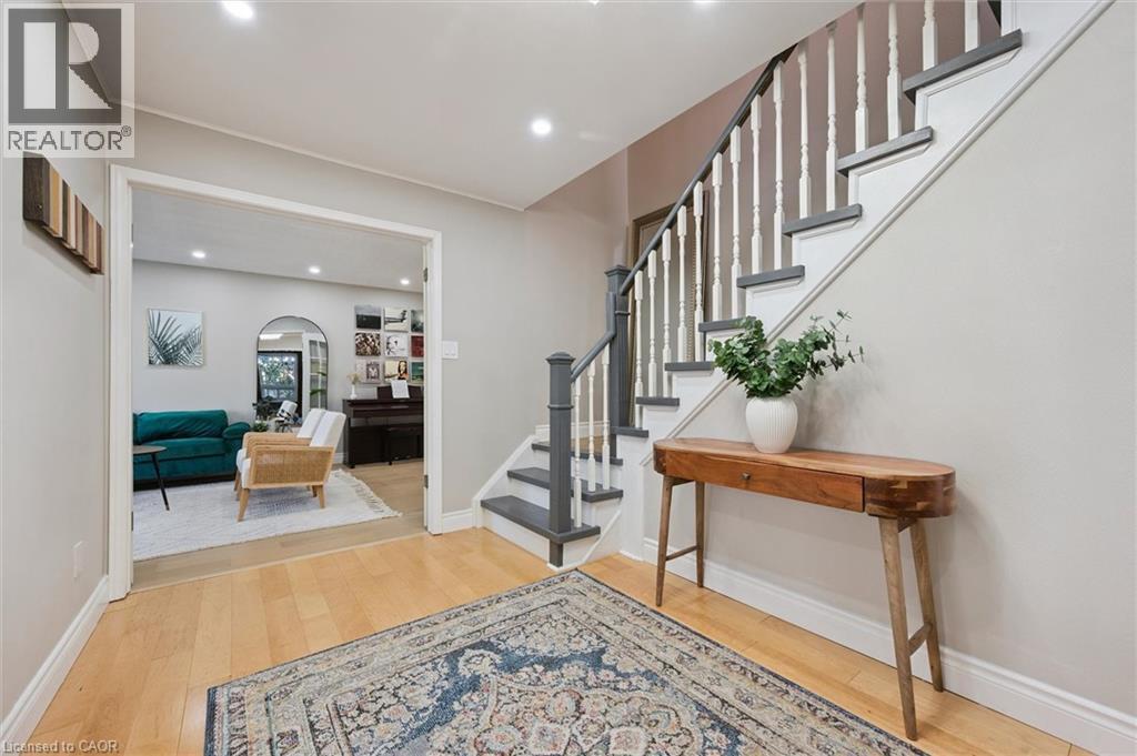 424 Clairbrook Crescent, Waterloo, Ontario  N2L 5V7 - Photo 4 - 40789696