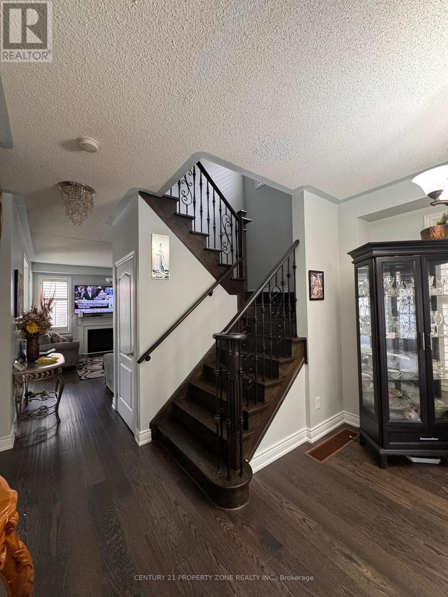 Master Bedroom - 33 Gamson Crescent, Brampton, Ontario  L6R 0V7 - Photo 5 - W12572624