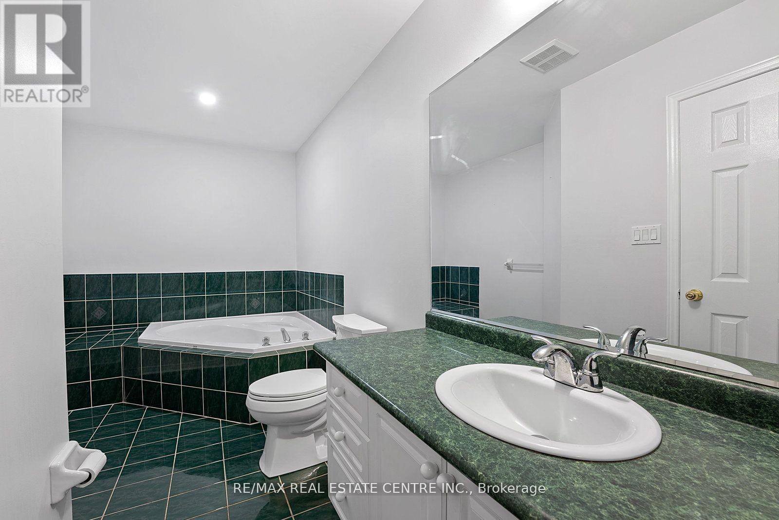 Upper - 5382 Longhouse Crescent, Mississauga, Ontario  L5R 4A5 - Photo 26 - W12572642