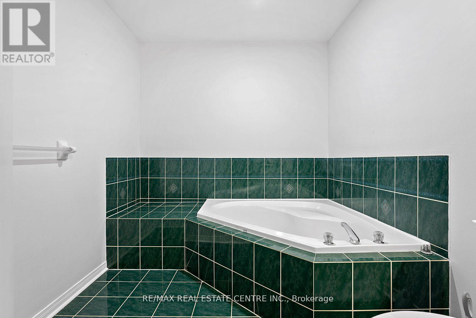 Upper - 5382 Longhouse Crescent, Mississauga, Ontario  L5R 4A5 - Photo 27 - W12572642