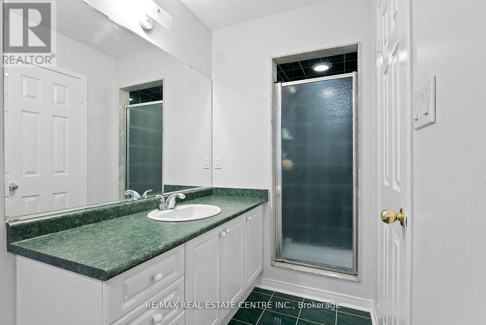 Upper - 5382 Longhouse Crescent, Mississauga, Ontario  L5R 4A5 - Photo 28 - W12572642