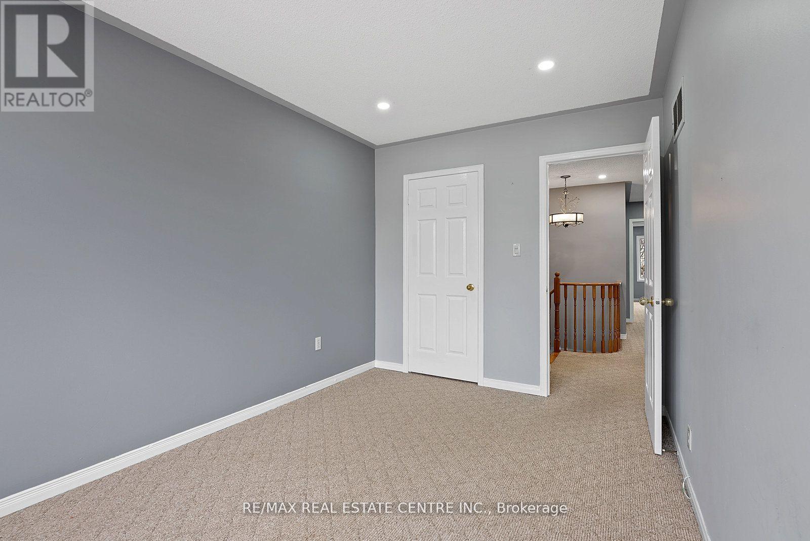 Upper - 5382 Longhouse Crescent, Mississauga, Ontario  L5R 4A5 - Photo 33 - W12572642