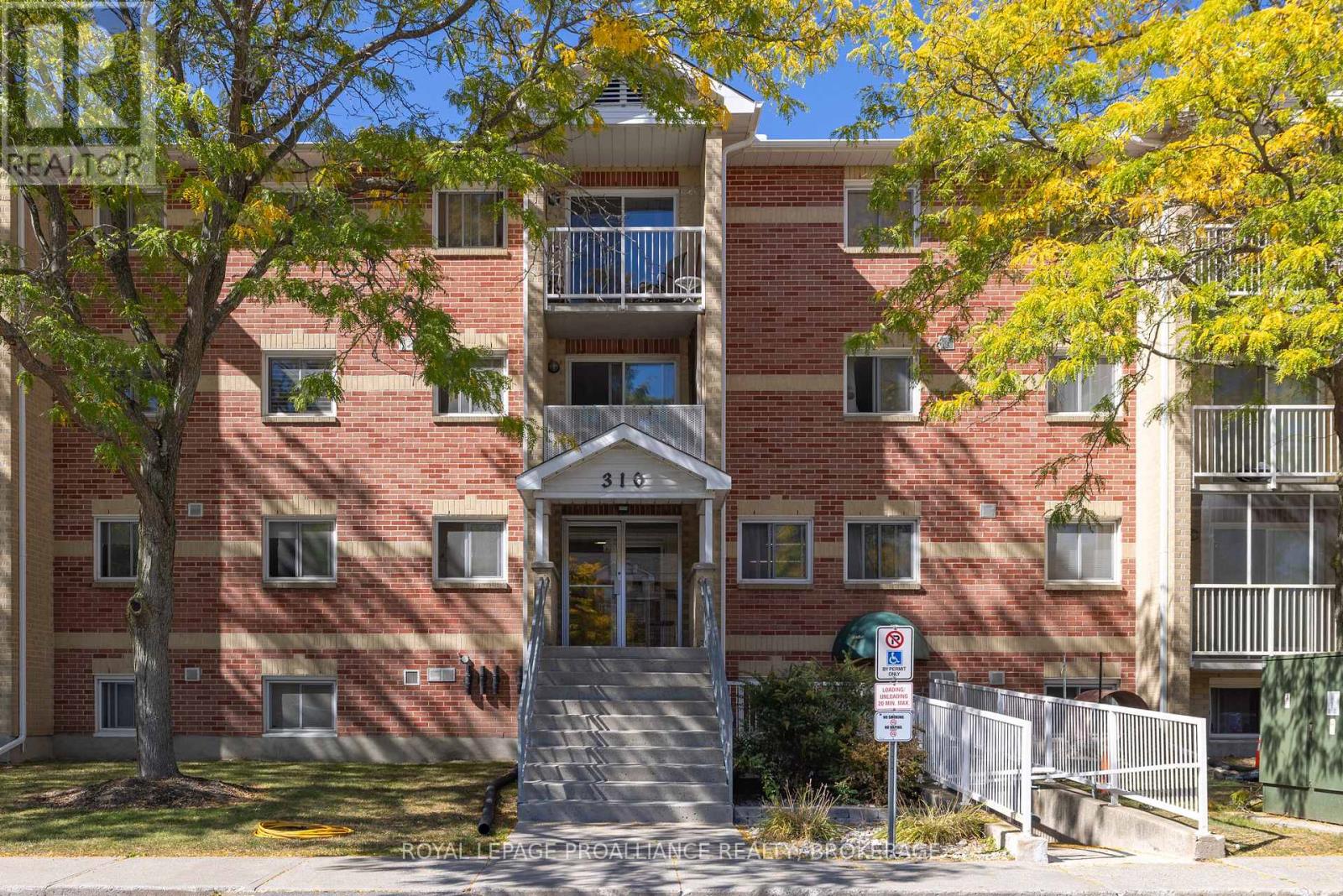 312 - 310 Kingsdale Avenue, Kingston, Ontario K7M 8S1 - Photo 2 - X12572846