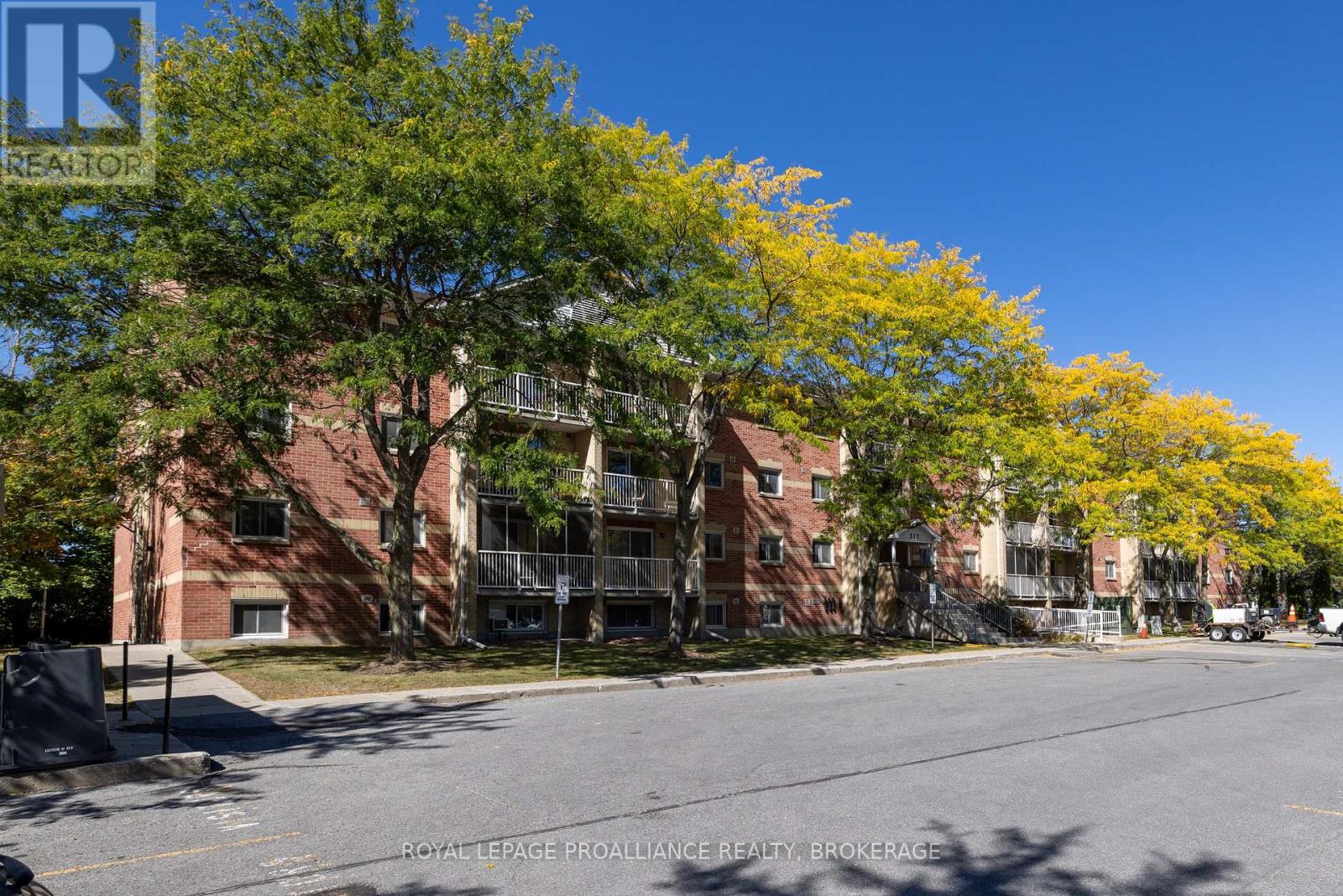 312 - 310 Kingsdale Avenue, Kingston, Ontario K7M 8S1 - Photo 4 - X12572846