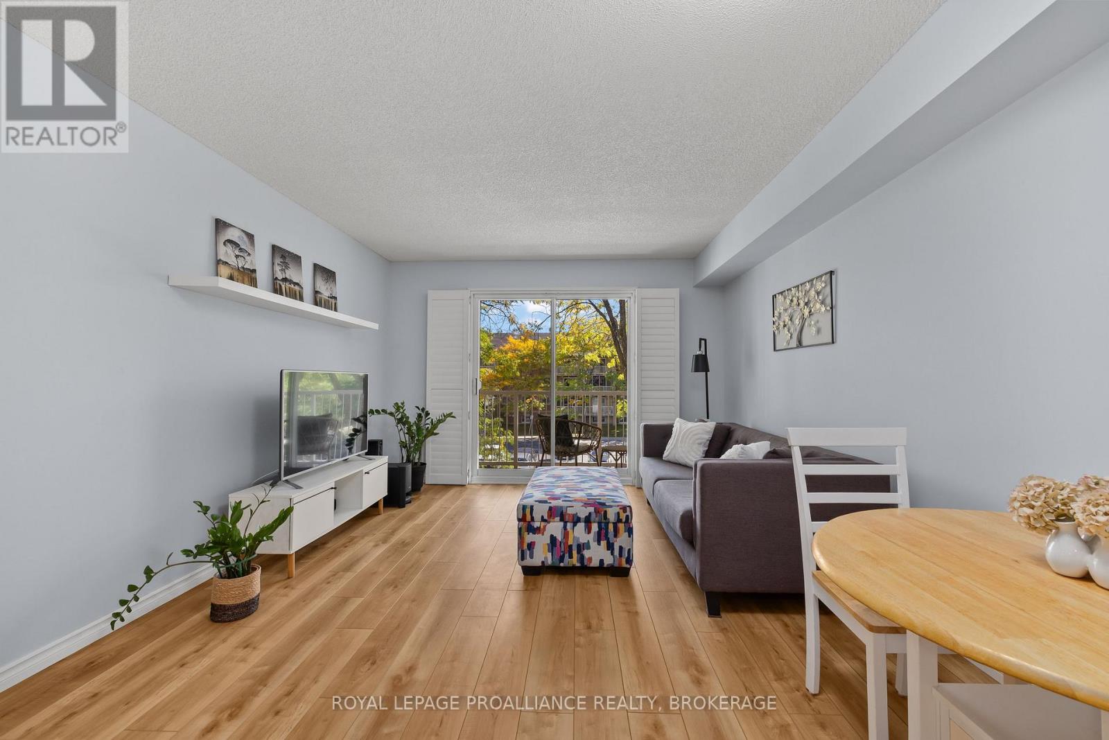 312 - 310 Kingsdale Avenue, Kingston, Ontario K7M 8S1 - Photo 8 - X12572846