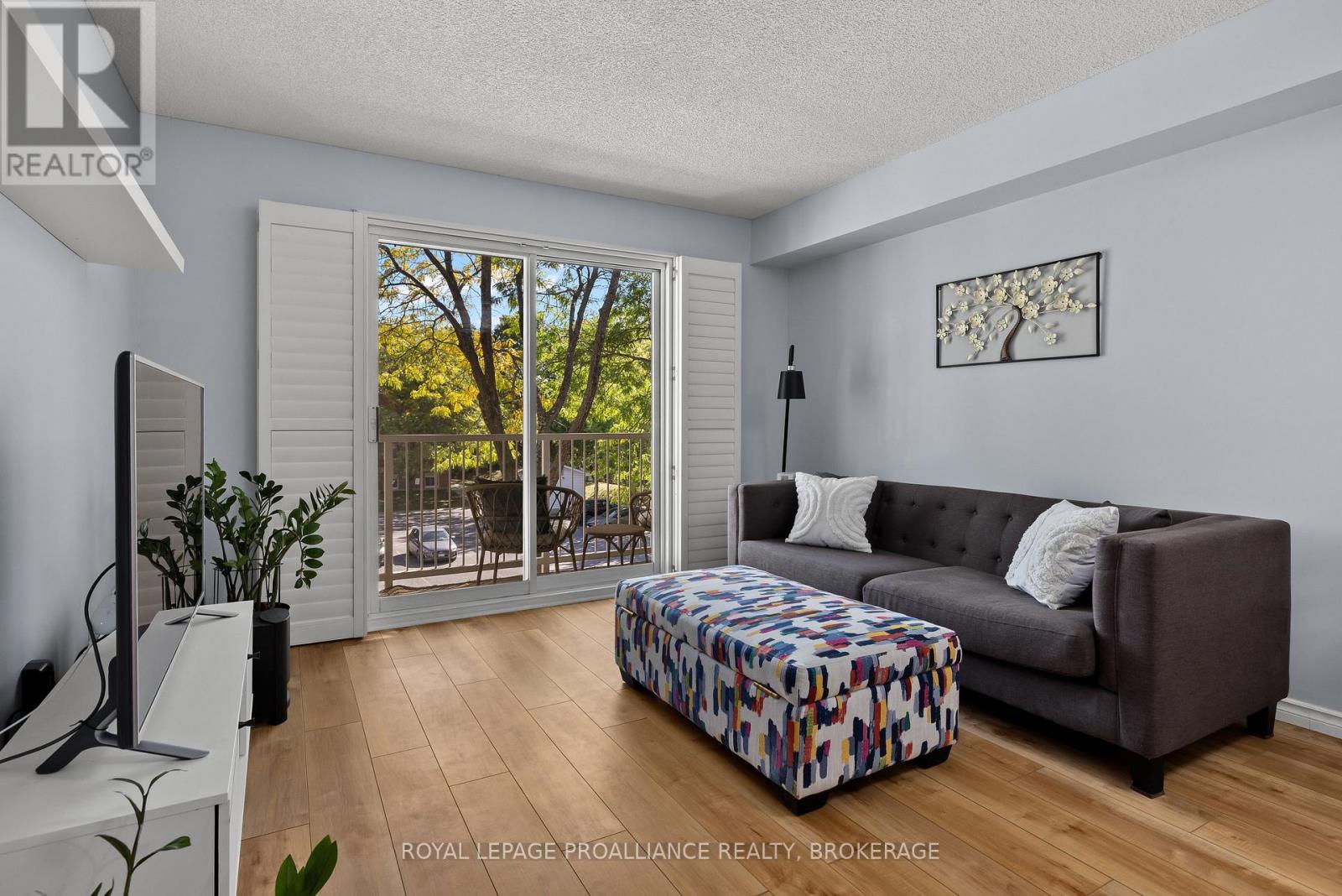 312 - 310 Kingsdale Avenue, Kingston, Ontario K7M 8S1 - Photo 9 - X12572846