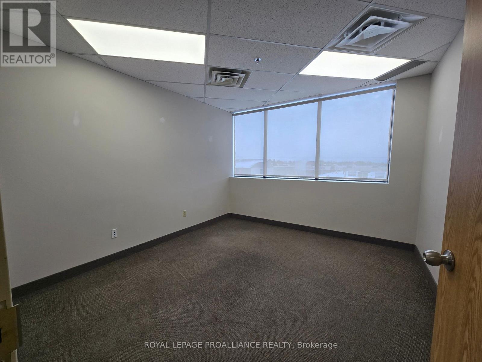 210 - 365 North Front Street N, Belleville, Ontario  K8P 5A5 - Photo 10 - X12572806