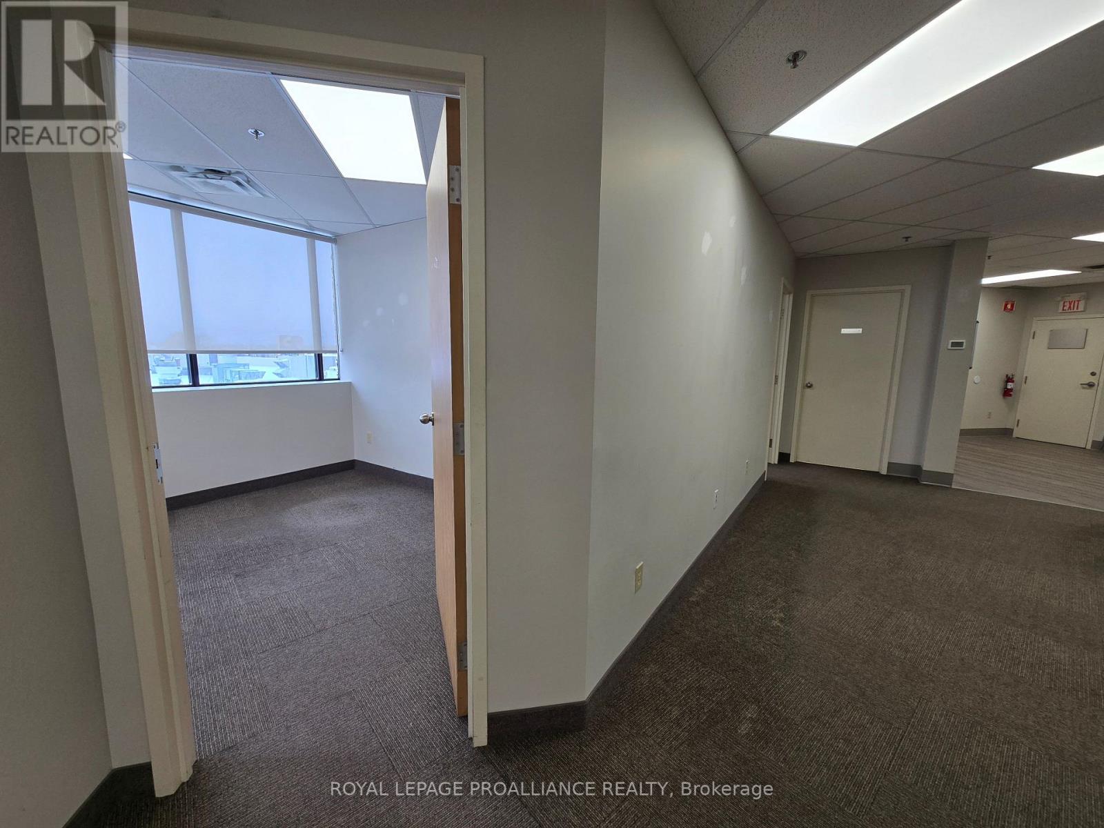 210 - 365 North Front Street N, Belleville, Ontario  K8P 5A5 - Photo 12 - X12572806