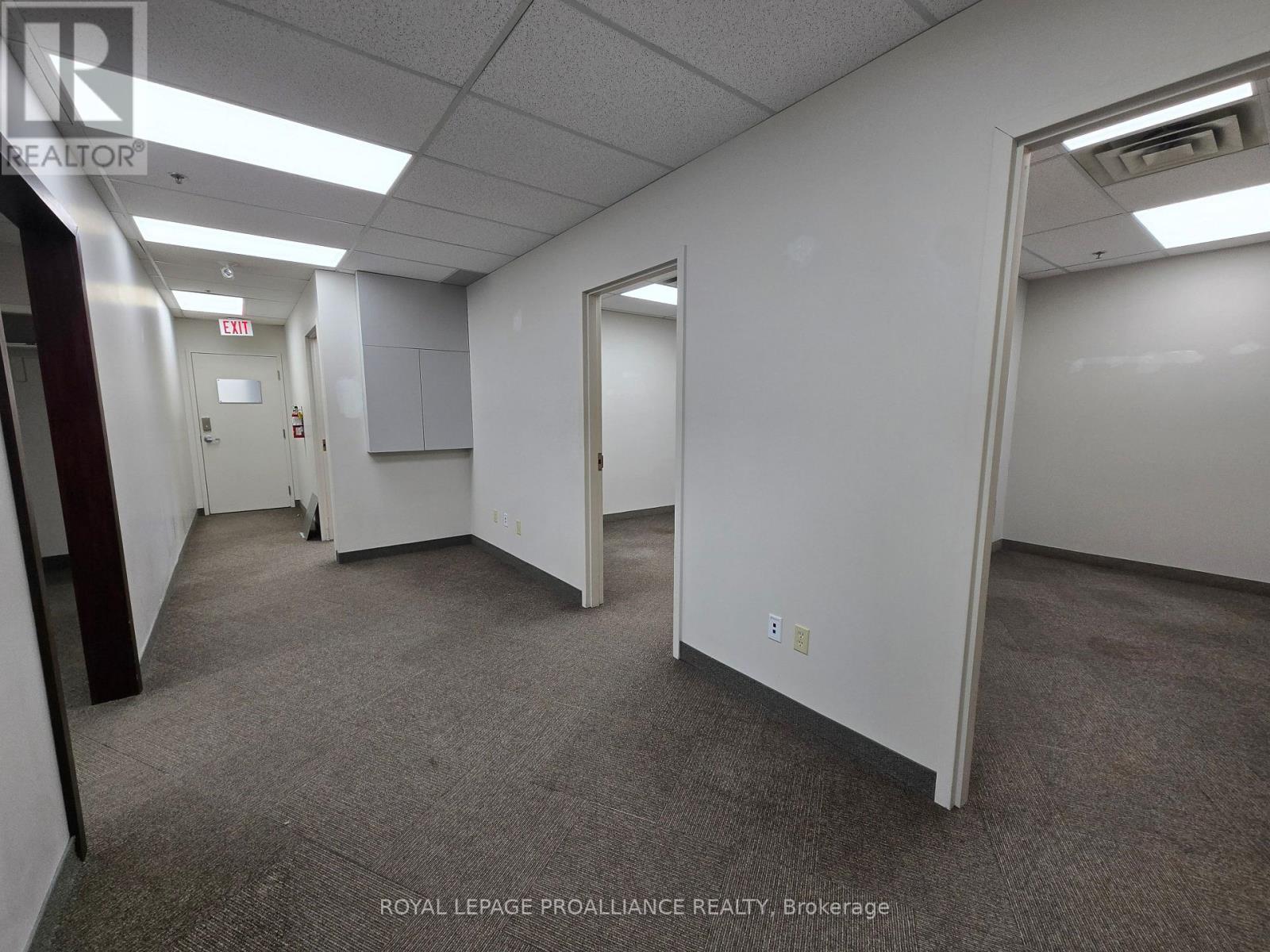 210 - 365 North Front Street N, Belleville, Ontario  K8P 5A5 - Photo 13 - X12572806