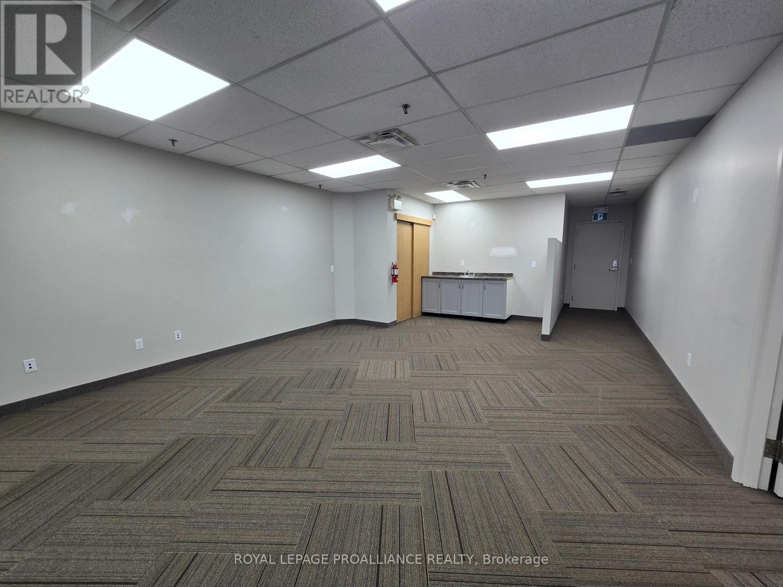 210 - 365 North Front Street N, Belleville, Ontario  K8P 5A5 - Photo 21 - X12572806