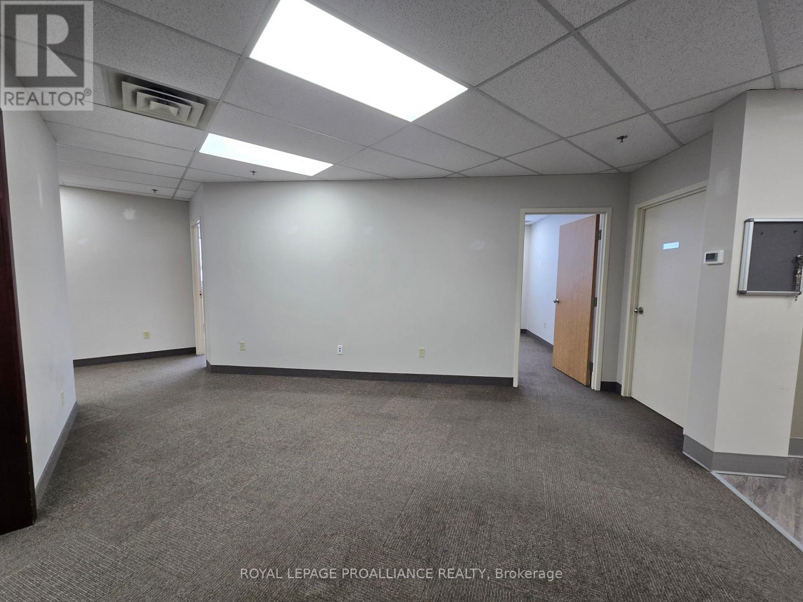 210 - 365 North Front Street N, Belleville, Ontario  K8P 5A5 - Photo 9 - X12572806