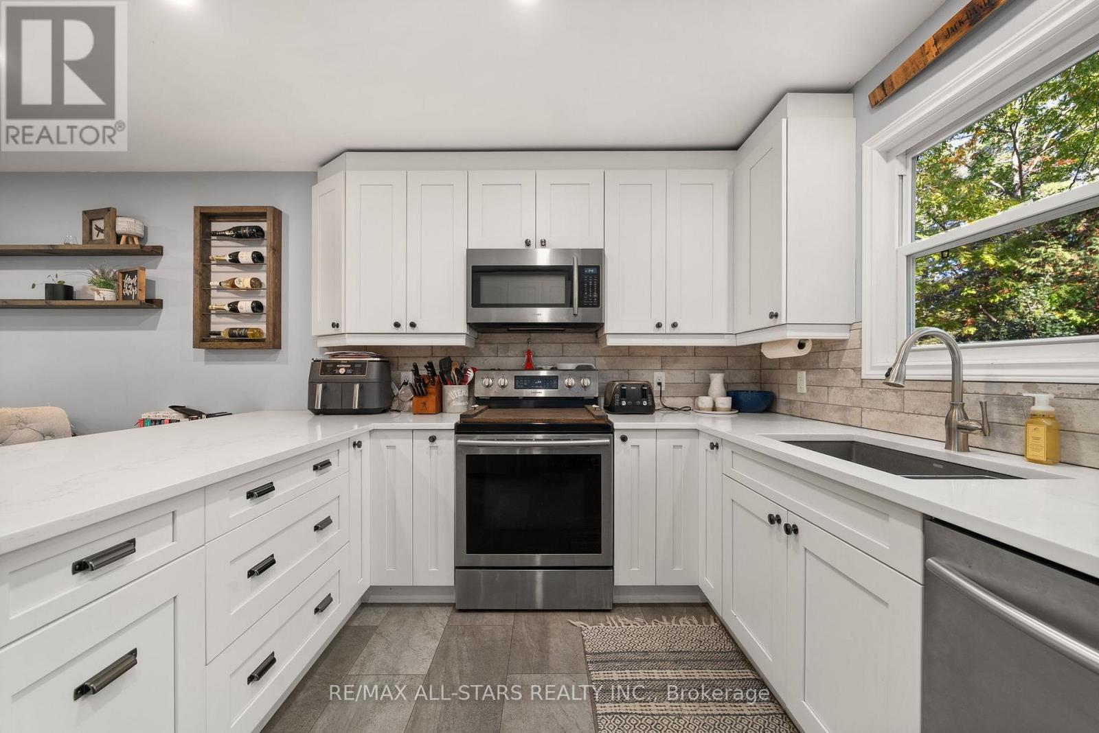 16 Parkhill Drive, Kawartha Lakes, Ontario  K0M 1N0 - Photo 20 - X12572816