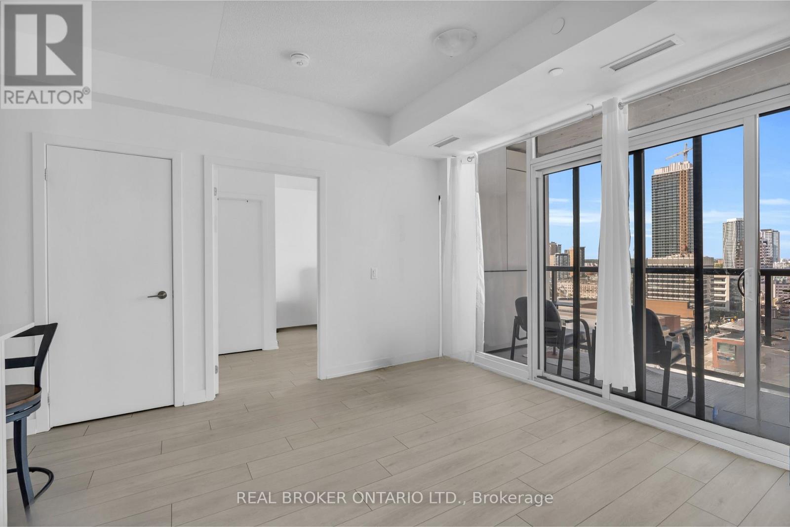 1210 - 55 Duke Street W, Kitchener, Ontario  N2H 0C9 - Photo 10 - X12572690