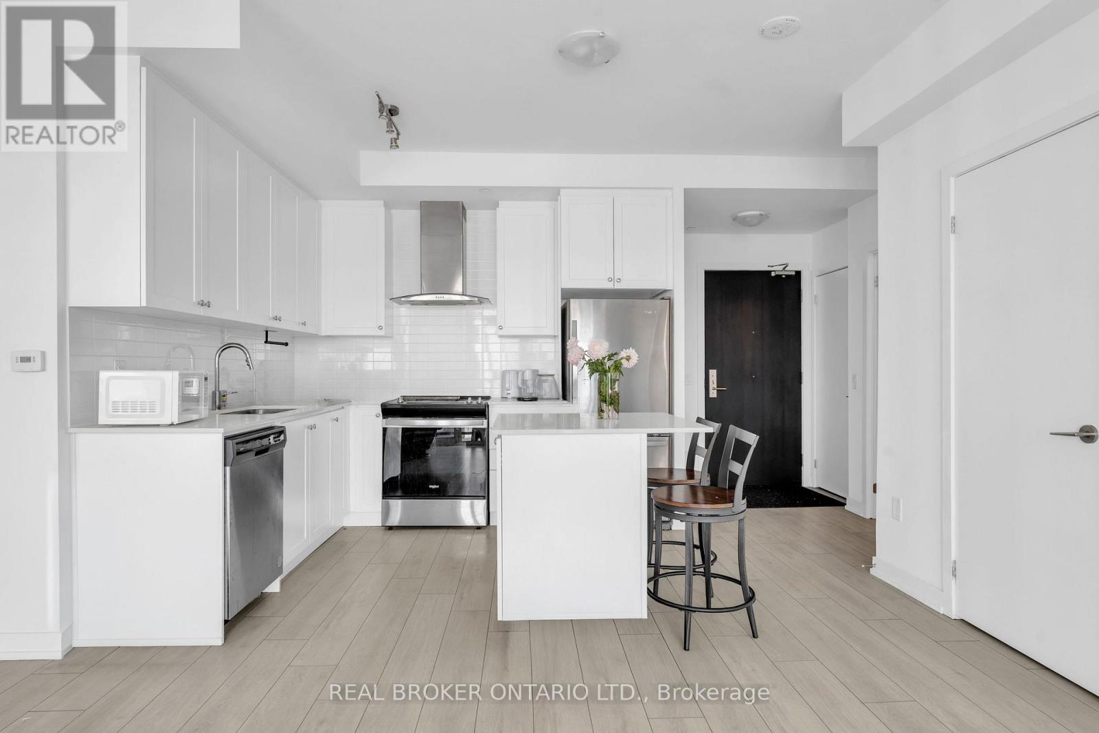 1210 - 55 Duke Street W, Kitchener, Ontario  N2H 0C9 - Photo 2 - X12572690