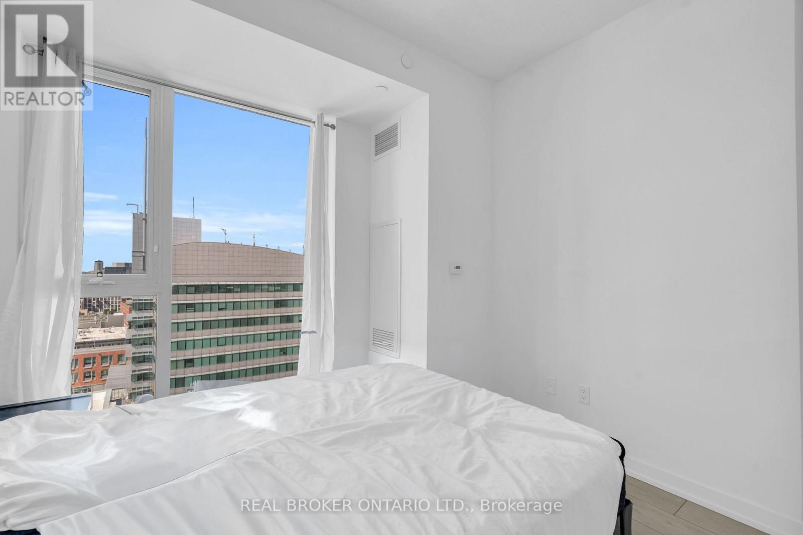 1210 - 55 Duke Street W, Kitchener, Ontario  N2H 0C9 - Photo 4 - X12572690