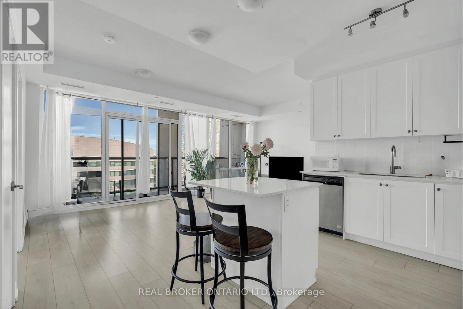 1210 - 55 Duke Street W, Kitchener, Ontario  N2H 0C9 - Photo 8 - X12572690