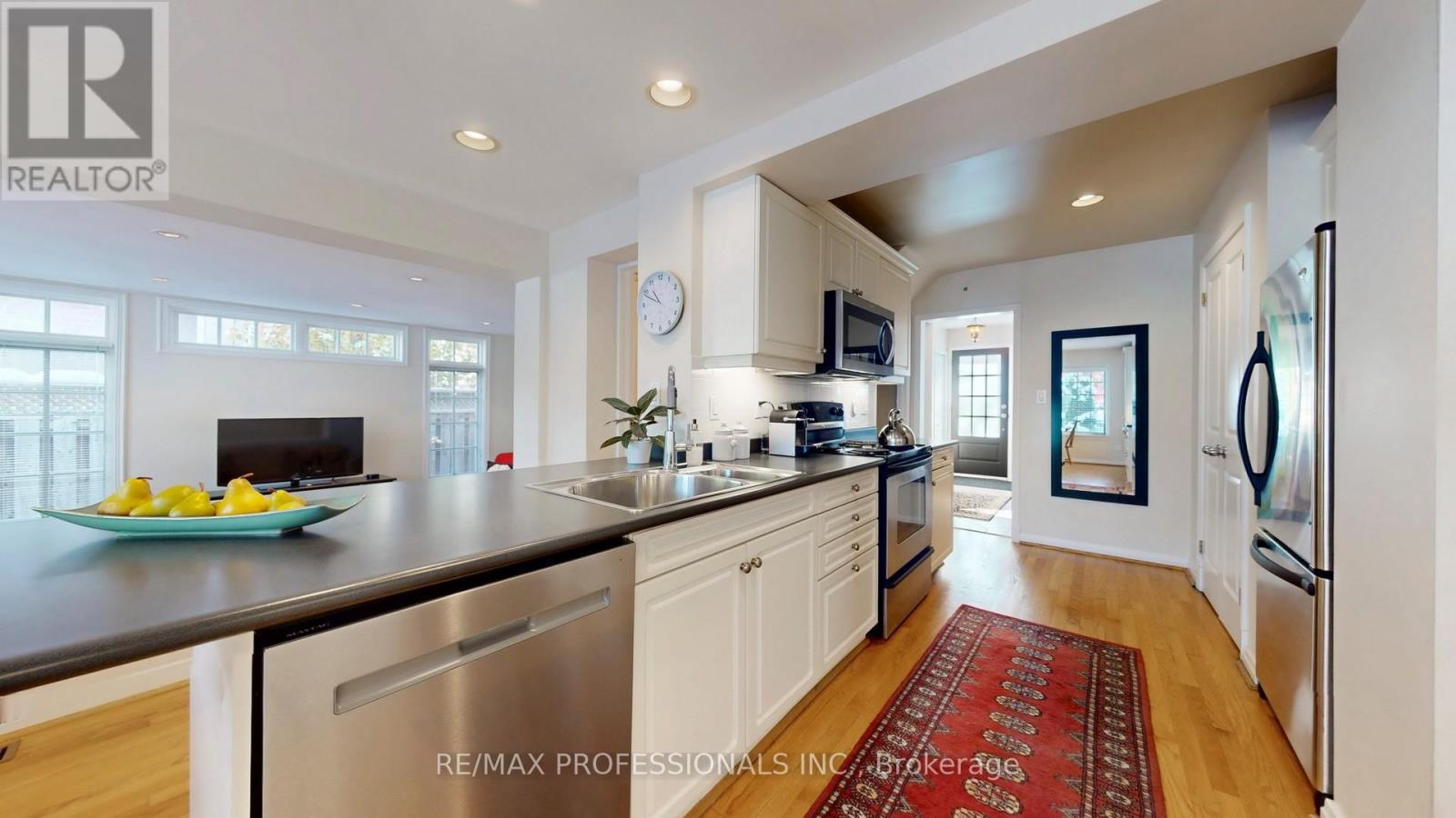 44 Robin Hood Road, Toronto, Ontario M9A 2W8 - Photo 11 - W12542488