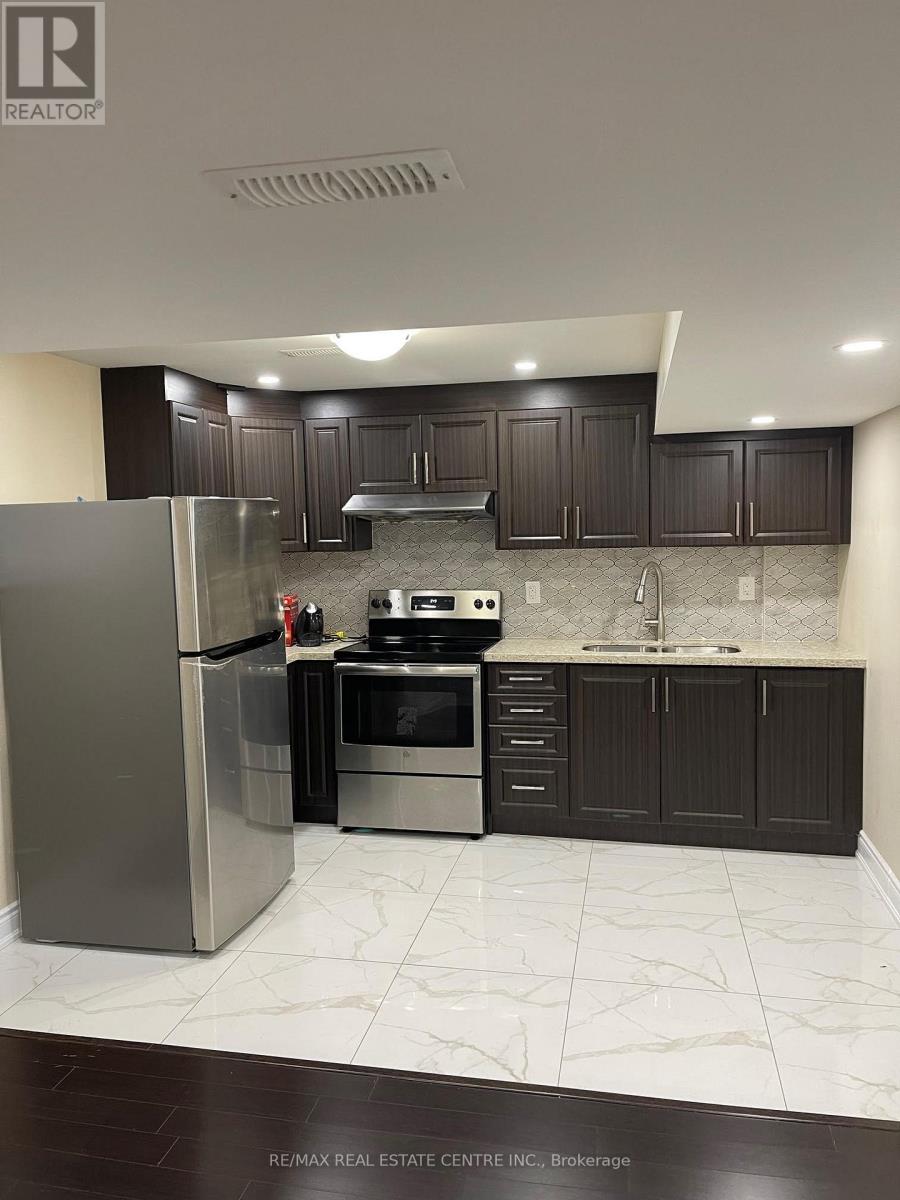 Basement - 7 Faders Drive, Brampton, Ontario  L7A 4Y2 - Photo 2 - W12533418