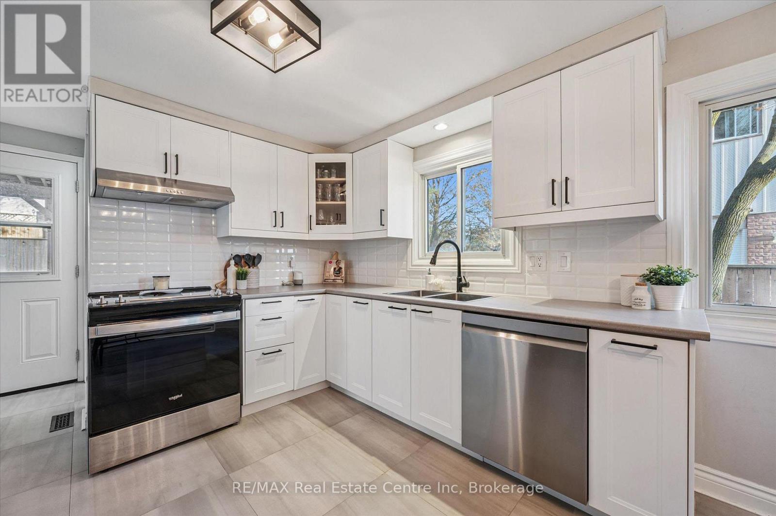 3 Briarlea Road, Guelph, Ontario  N1G 3H4 - Photo 3 - X12572726