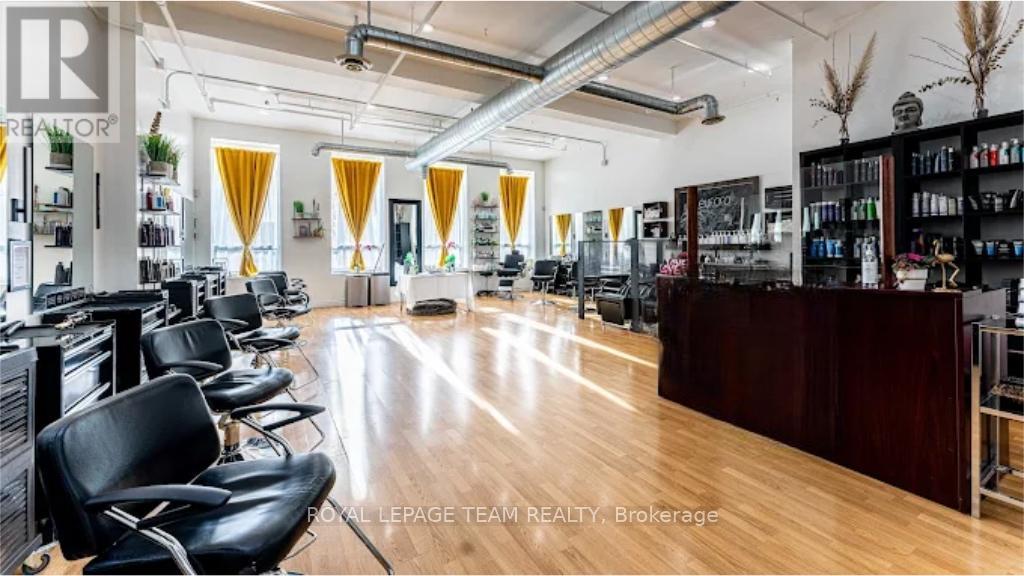 301 BANK STREET, Ottawa, Ontario