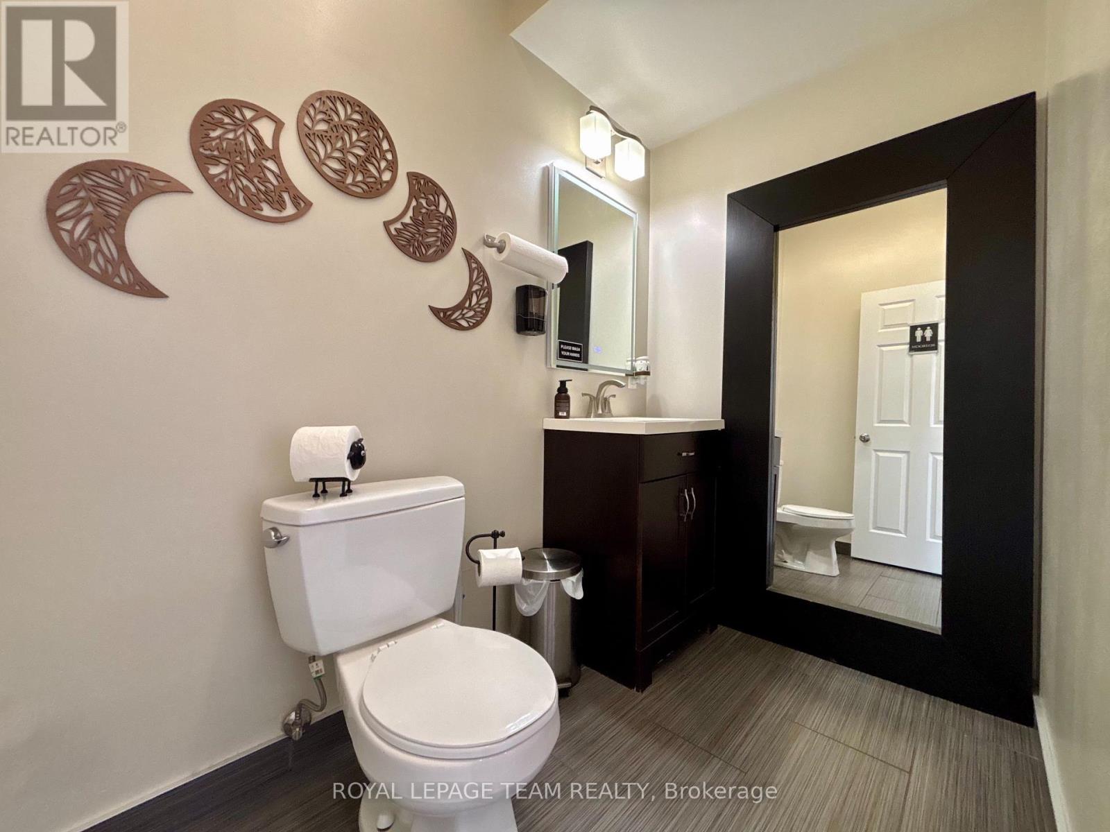 301 Bank Street, Ottawa, Ontario  K2P 1X7 - Photo 18 - X12459971