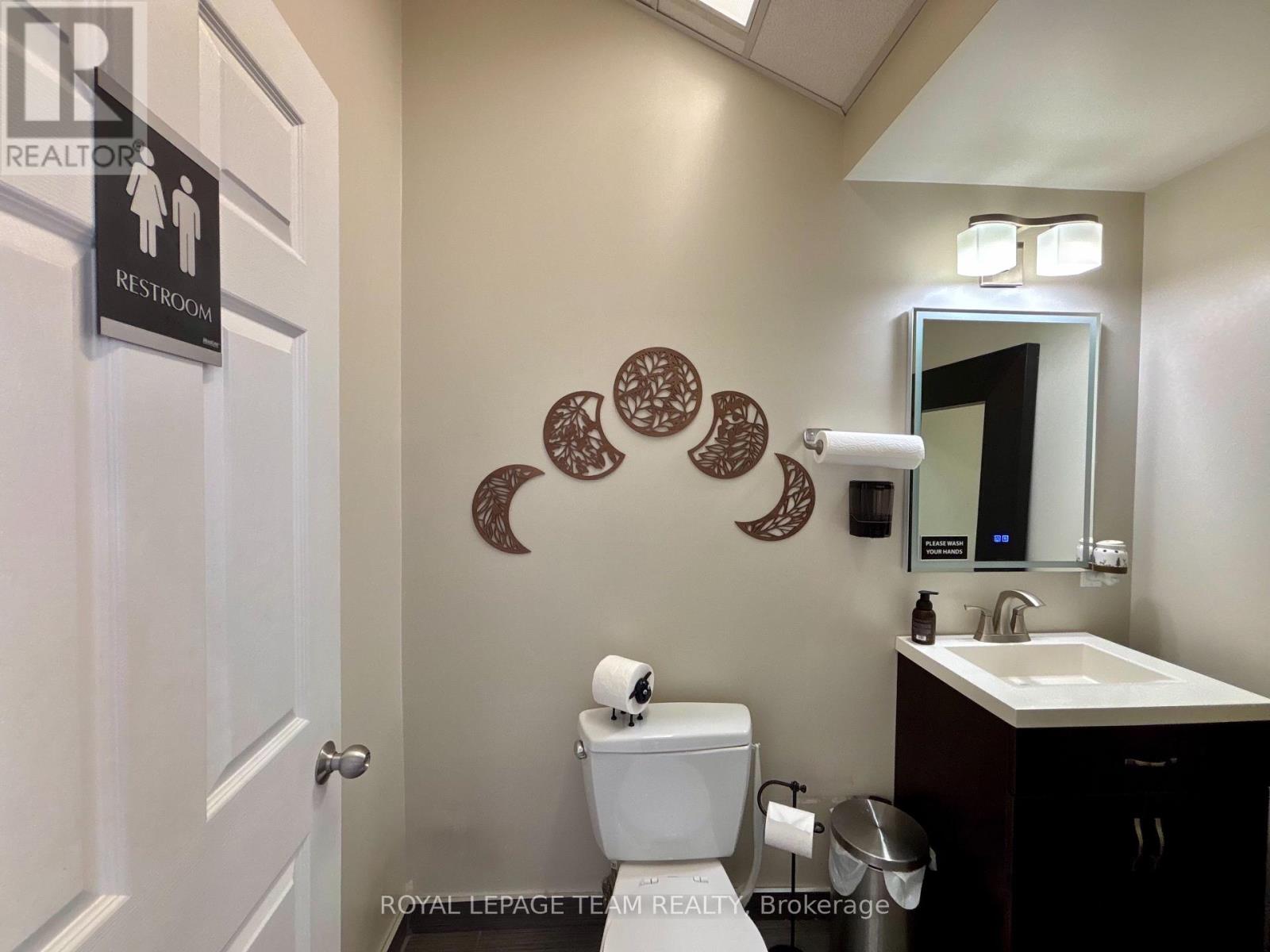 301 Bank Street, Ottawa, Ontario  K2P 1X7 - Photo 17 - X12459971