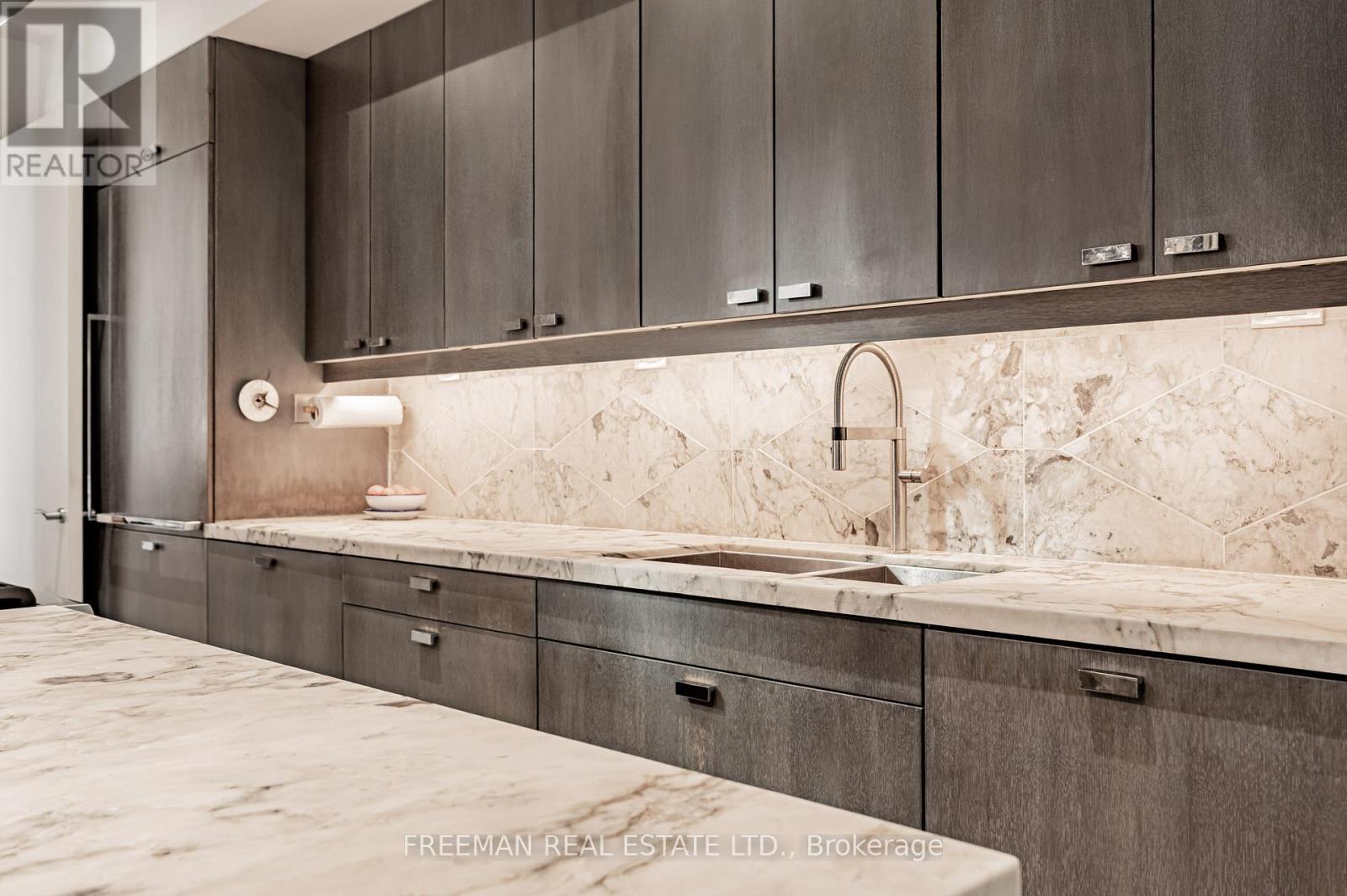 Upper - 21 Howland Avenue, Toronto, Ontario  M5R 3B2 - Photo 16 - C12572728