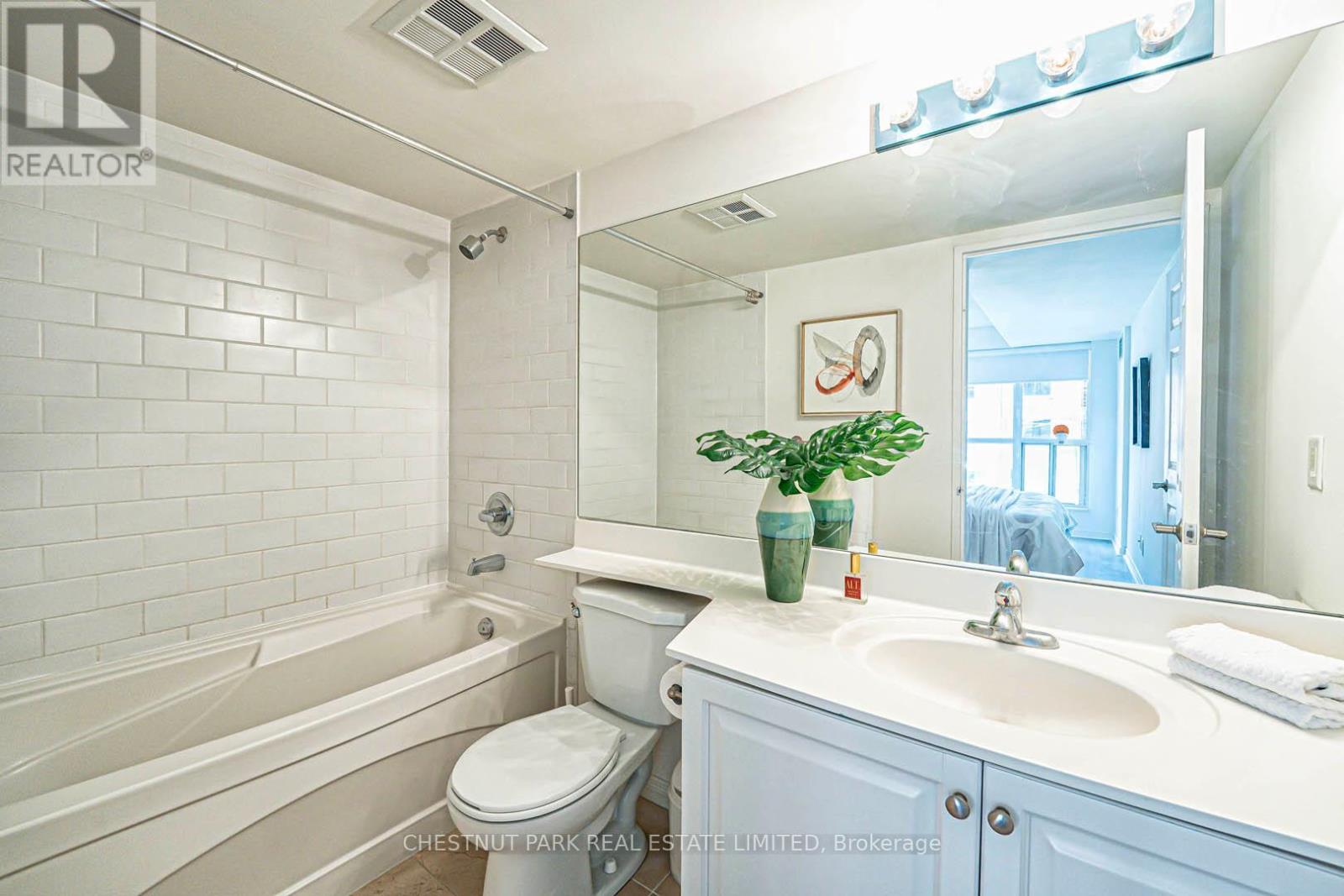 318 - 230 King Street E, Toronto, Ontario  M5A 1K5 - Photo 19 - C12572814