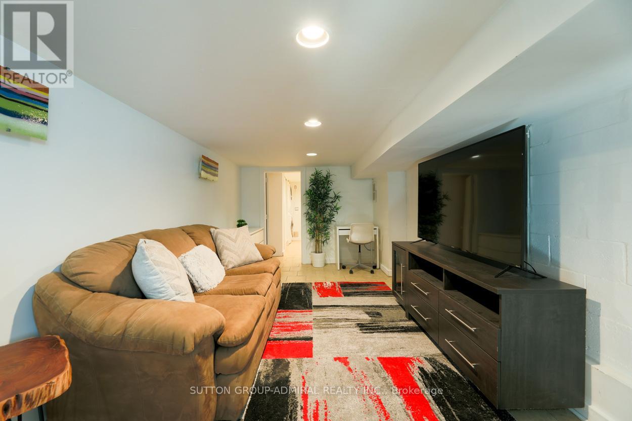 Bsmt - 70 Carlaw Avenue, Toronto, Ontario  M4M 2R7 - Photo 15 - E12572714