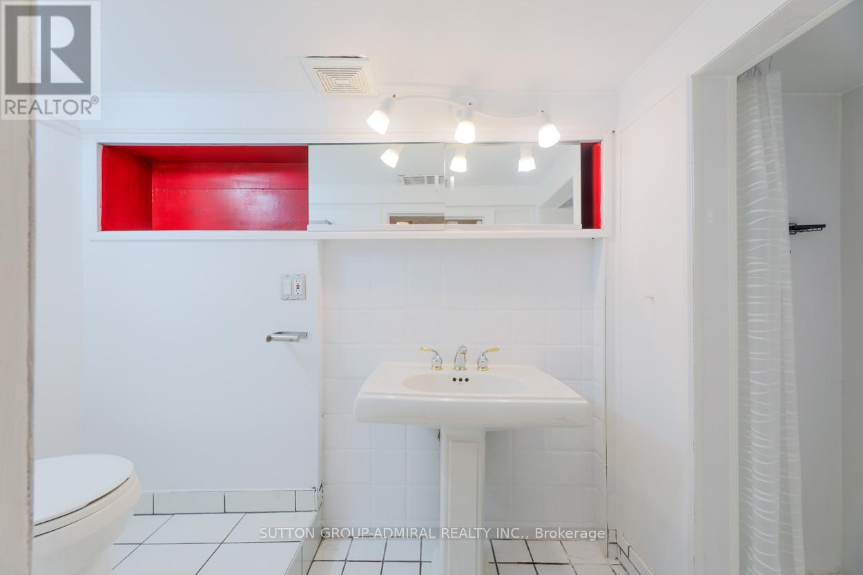 Bsmt - 70 Carlaw Avenue, Toronto, Ontario  M4M 2R7 - Photo 8 - E12572714