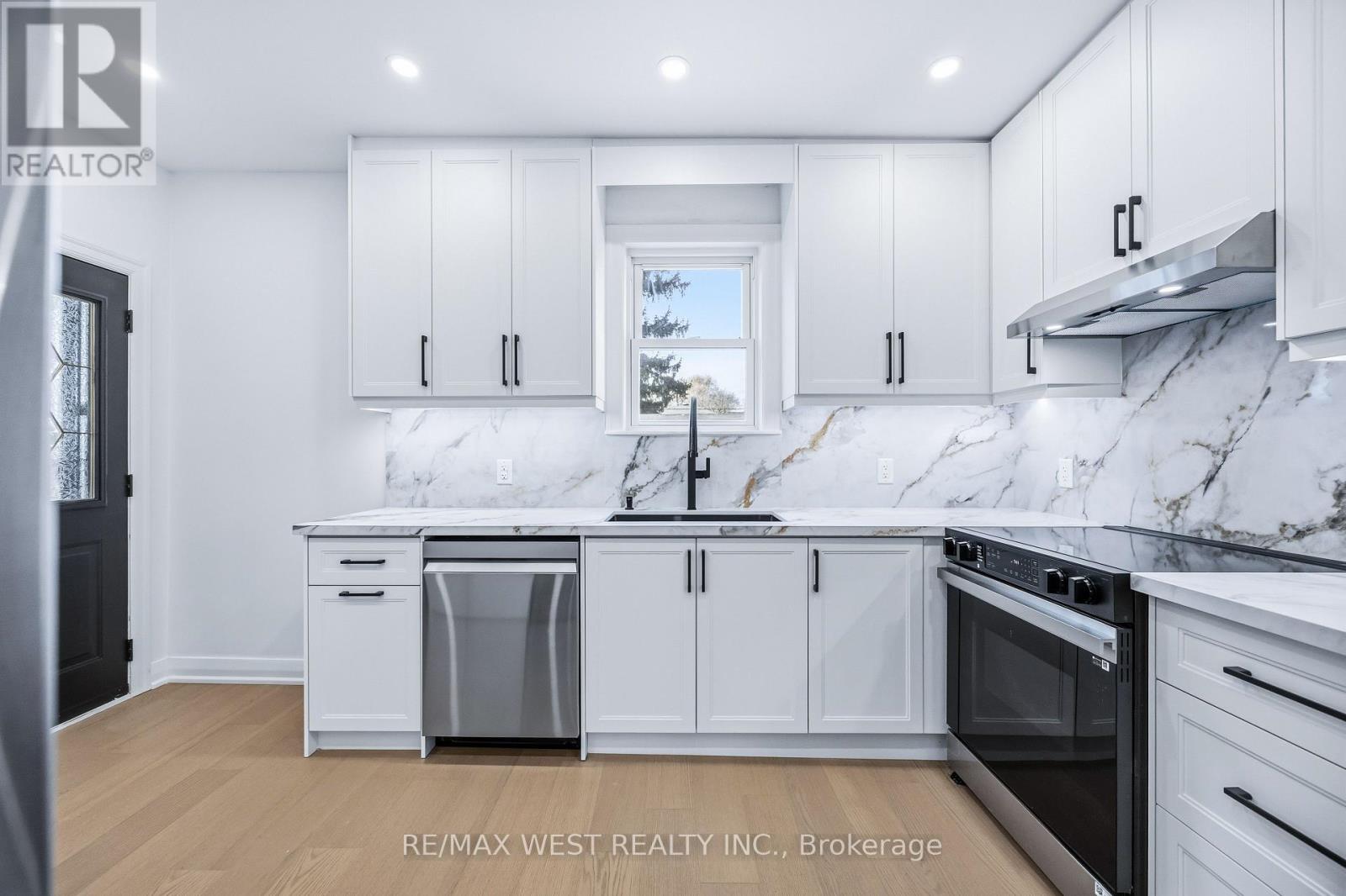 32 Heale Avenue, Toronto, Ontario  M1N 3X7 - Photo 10 - E12572794