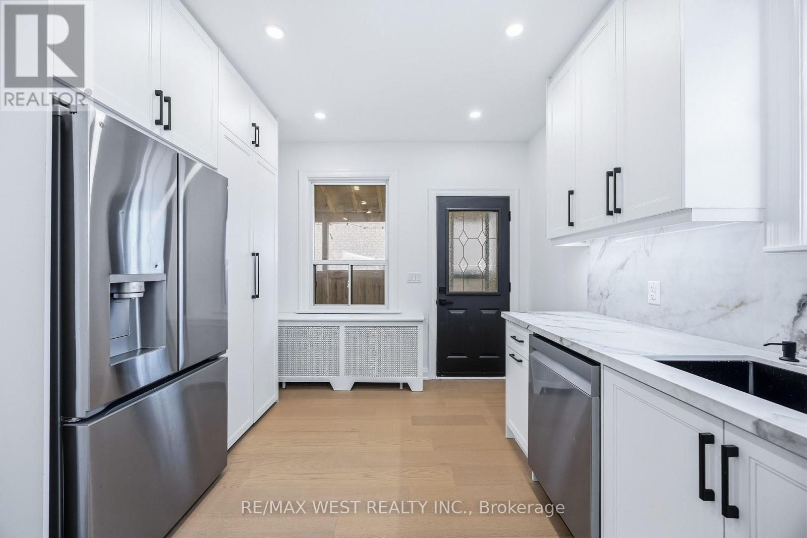 32 Heale Avenue, Toronto, Ontario  M1N 3X7 - Photo 11 - E12572794