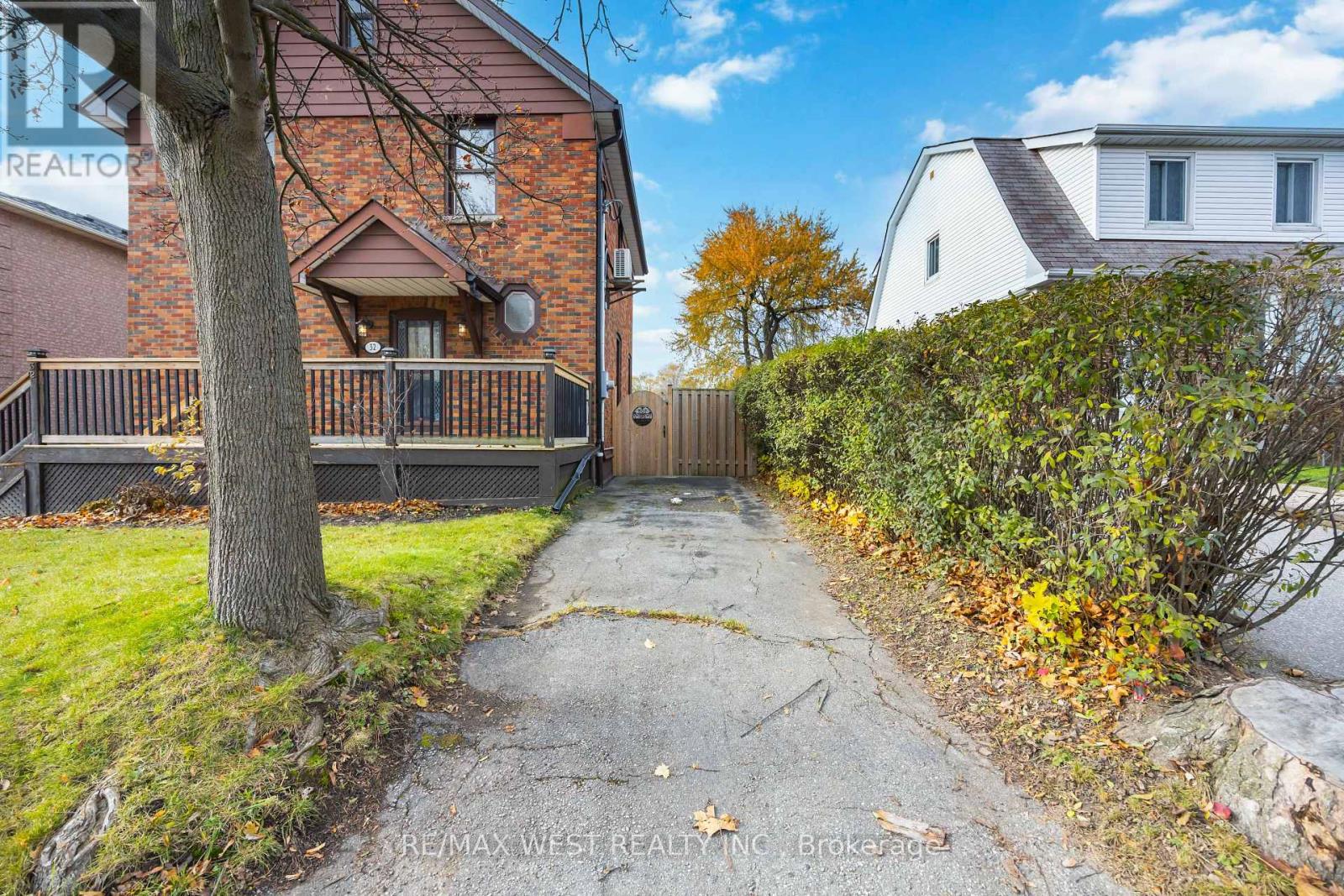 32 Heale Avenue, Toronto, Ontario  M1N 3X7 - Photo 2 - E12572794