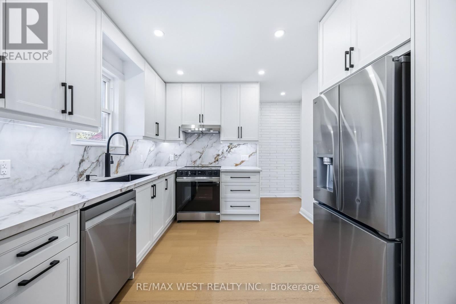 32 Heale Avenue, Toronto, Ontario  M1N 3X7 - Photo 9 - E12572794