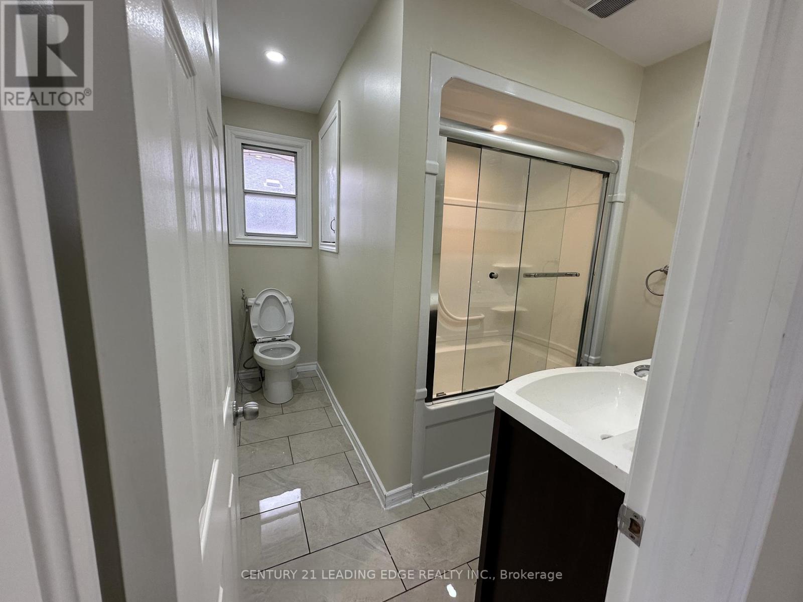 Upper - 360 Guelph Street, Oshawa, Ontario  L1H 6J5 - Photo 12 - E12572828